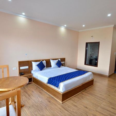 Uttarakhand Resort Каусани Экстерьер фото
