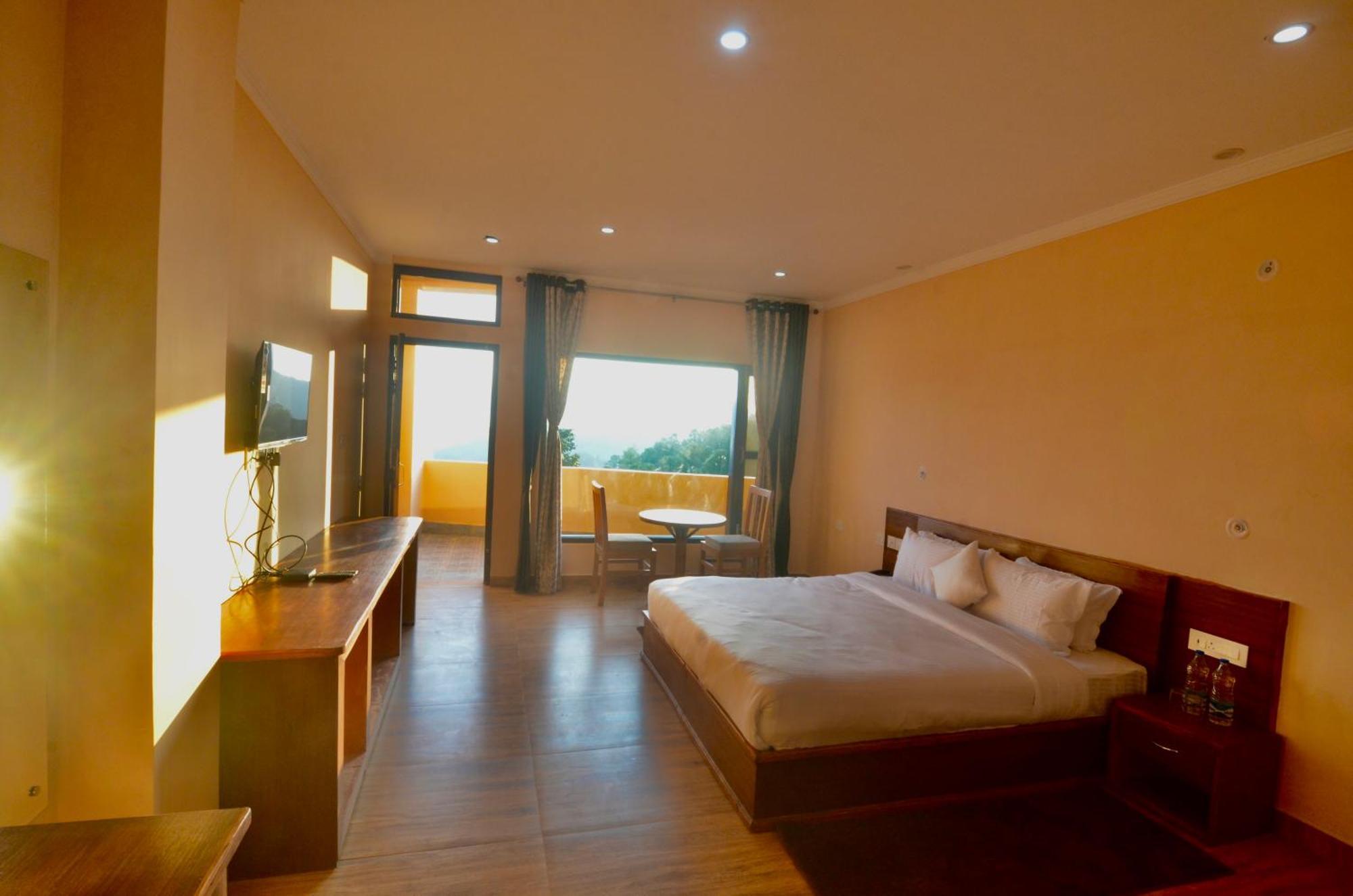 Uttarakhand Resort Каусани Экстерьер фото