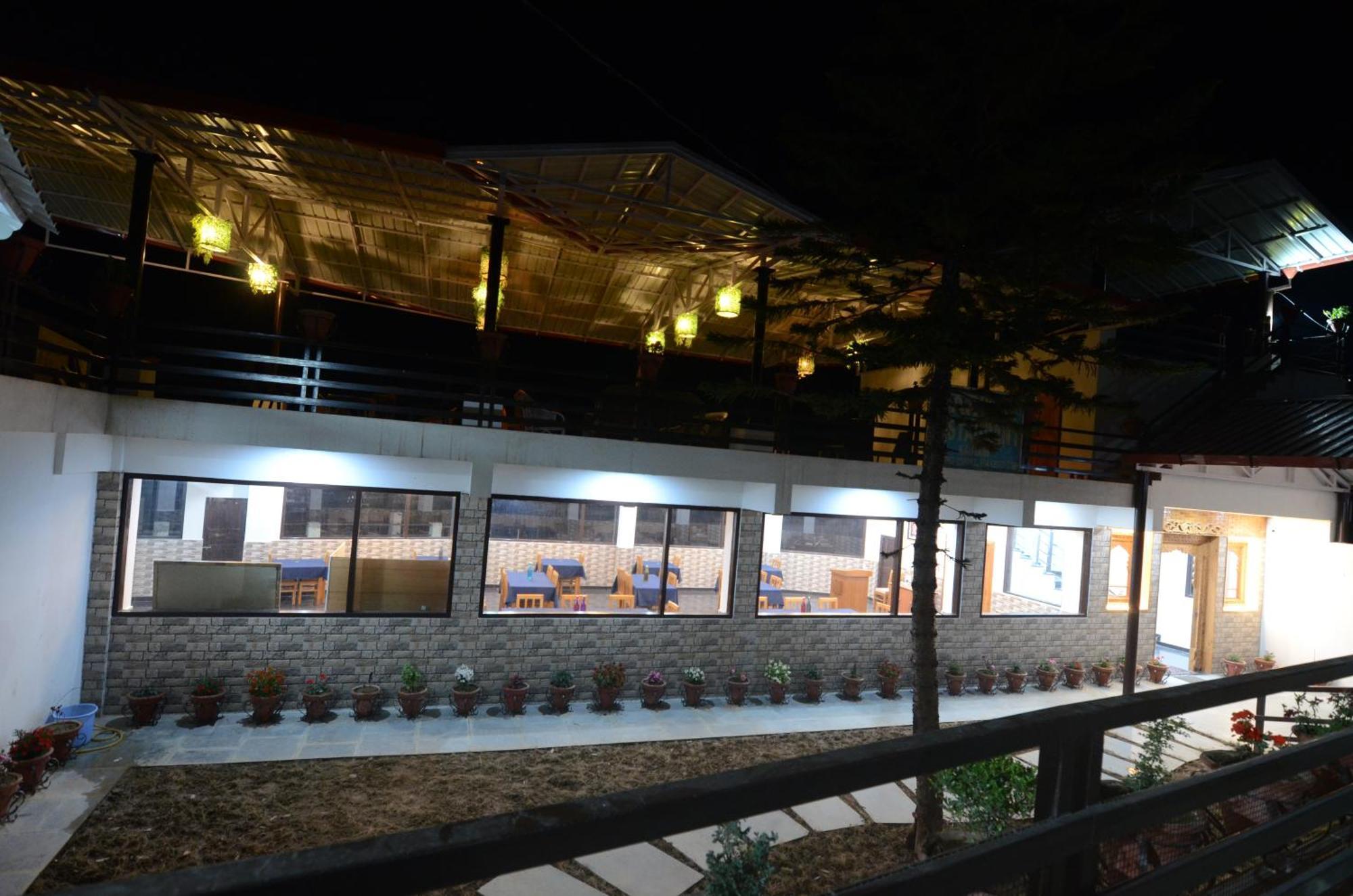 Uttarakhand Resort Каусани Экстерьер фото