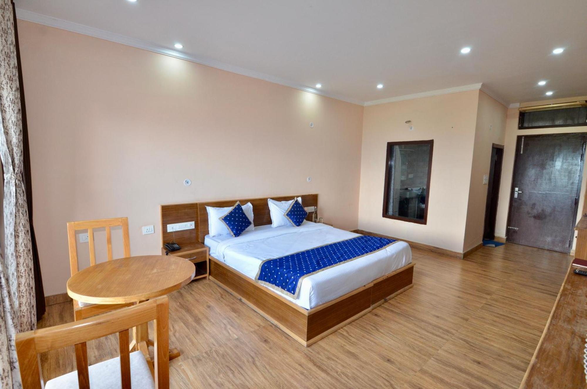 Uttarakhand Resort Каусани Экстерьер фото